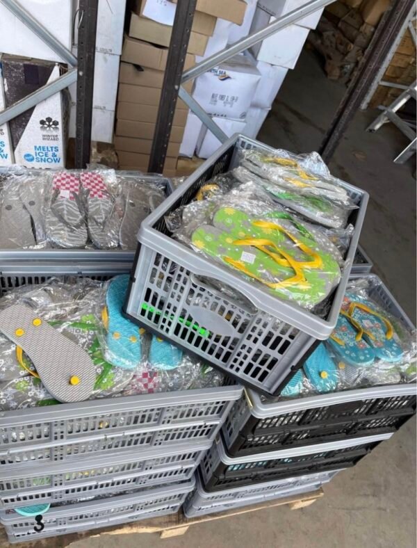 Mixed flip flops pallet